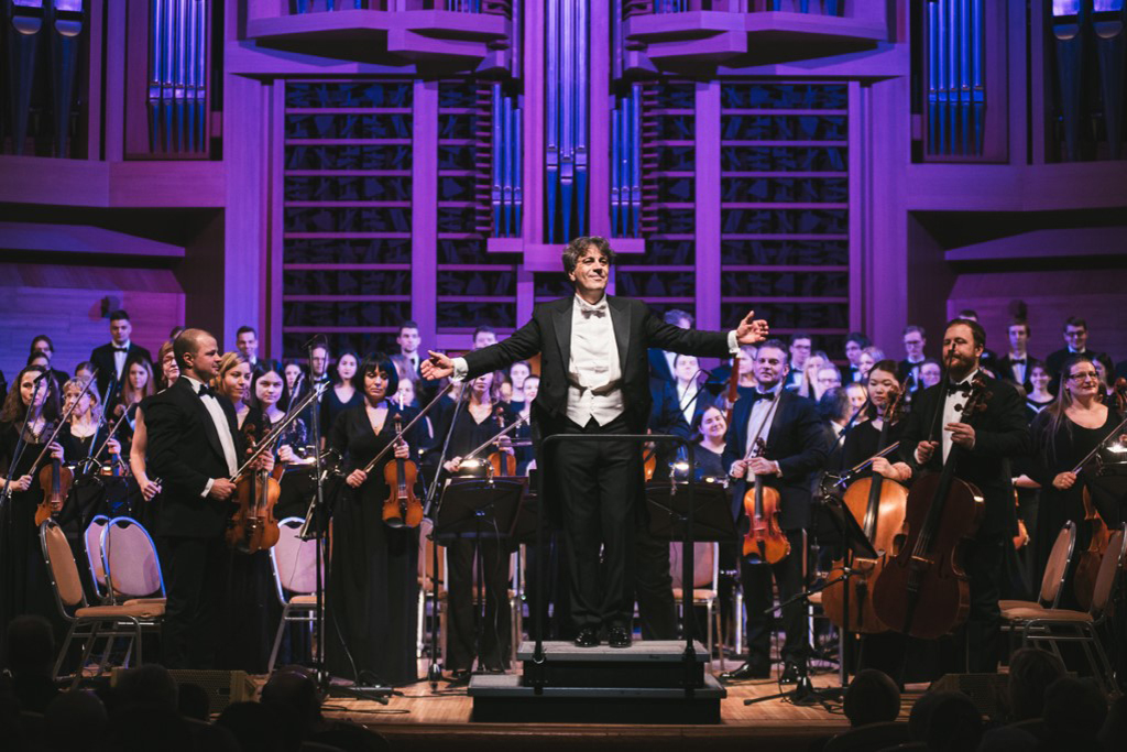 Concerto Grandioso*. Два оркестра, два хора и орган