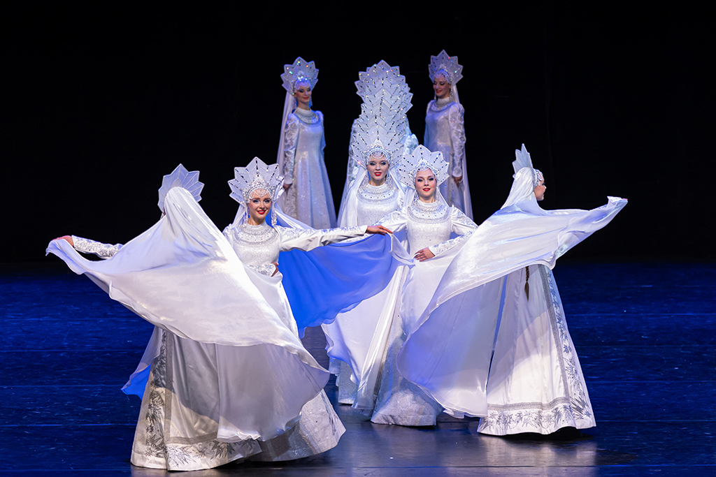 Оркестр и танцевальная группа Ансамбля «Березка»