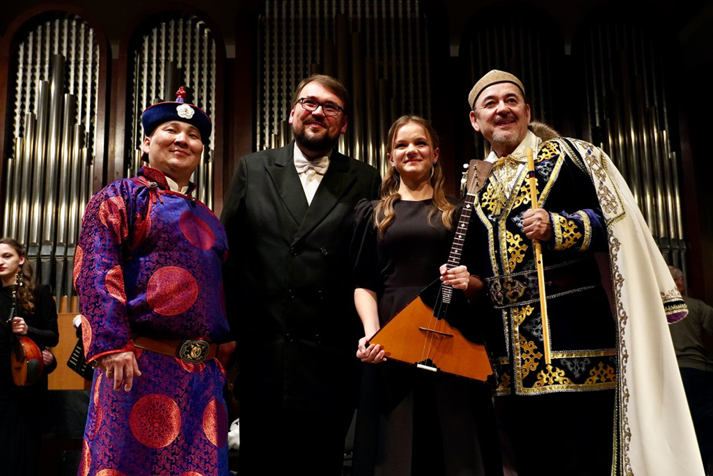 «Твоё достоянье на все времена!»